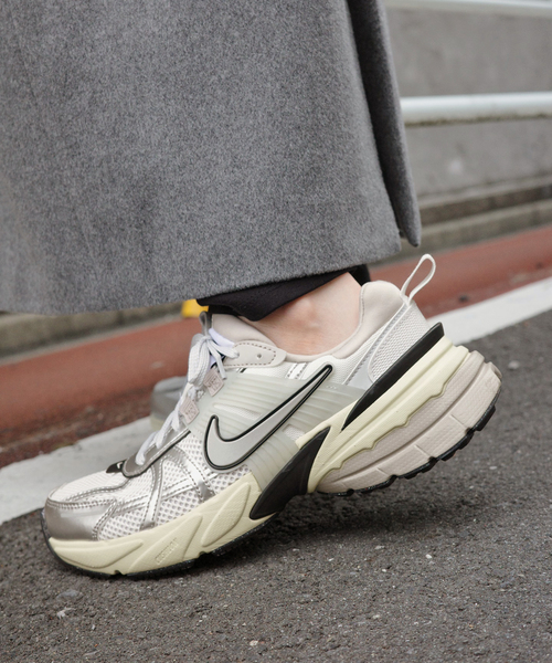 NIKE/ナイキ】追加V2K Run(Silver)（スニーカー）｜NIKE（ナイキ）の
