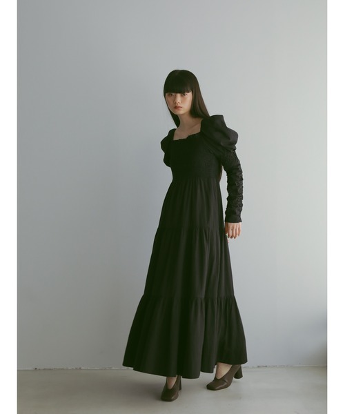CASA FLINE（カーサフライン）の「パフスリーブスモッキングドレス
