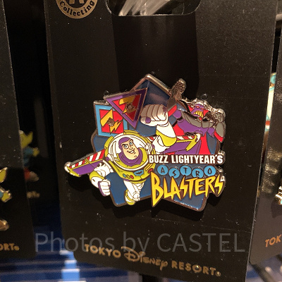 バズ・ライトイヤーのアストロブラスターのピンバッジ| キャステル