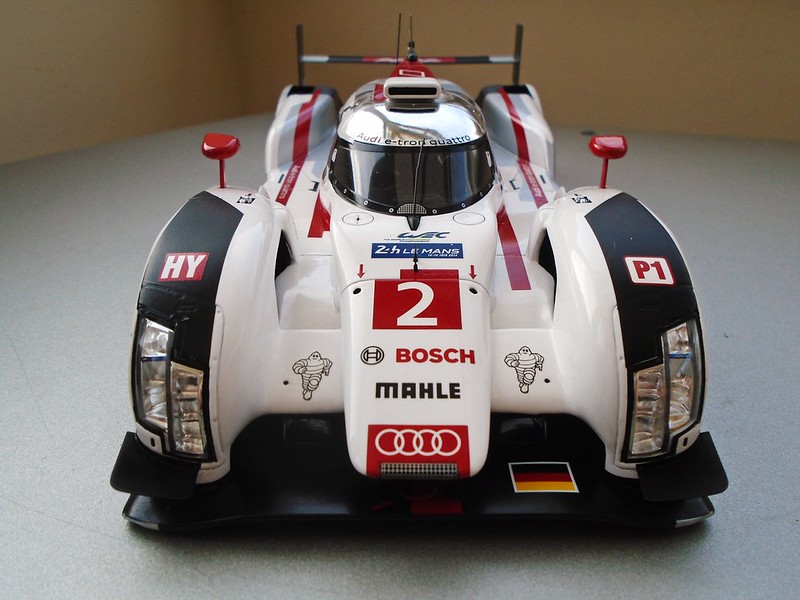 2 Audi R18 e-tron quattro Le Mans 2014 Winner - 1:18 Spark