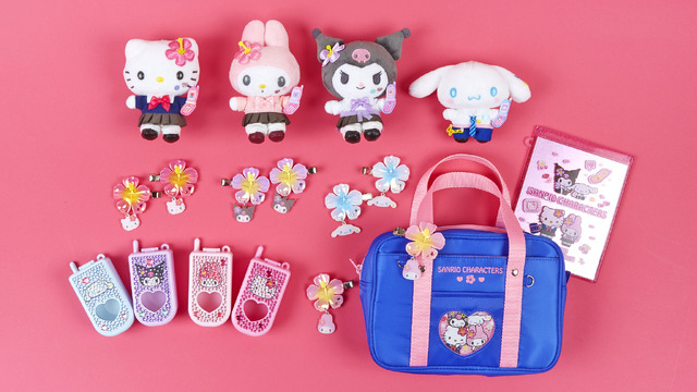 サンリオ」キティたちが“平成コギャル”に変身！ ガラケー