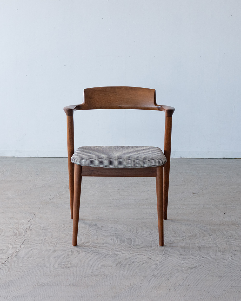 飛騨産業アウトレット］SEOTO セミアームチェア ウォルナット材