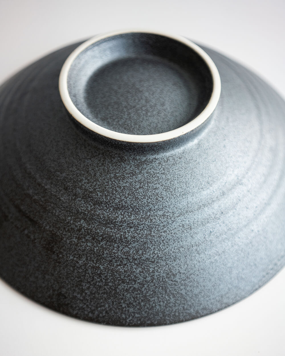 WEB限定】悠々黒鉄 9寸盛鉢 -器市- | cocochi ｜ 家具と服と暮らしの店