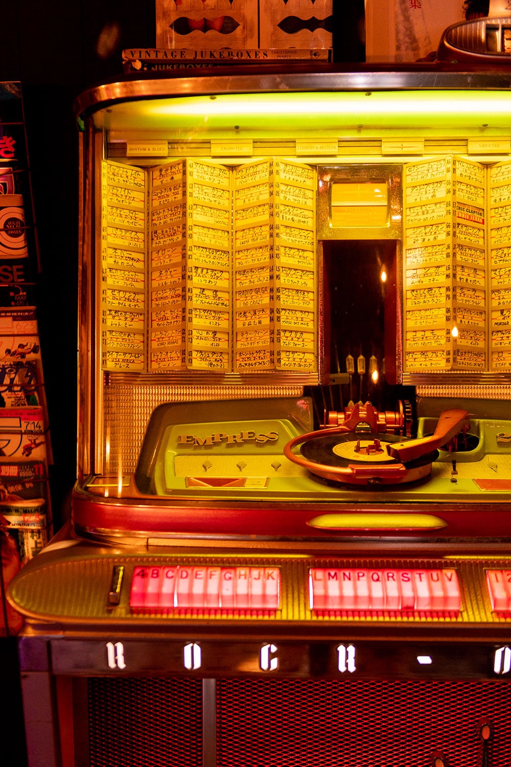 沖縄】ジュークボックスが鳴り響く 昭和レトロな大人の社交場 「BAR