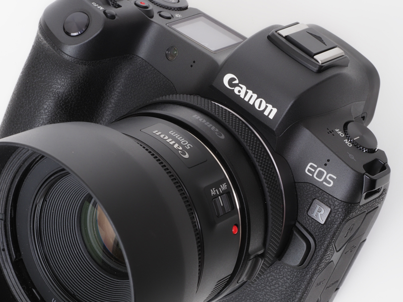 赤城耕一の「アカギカメラ」 第45回：2018年登場・初代「EOS R」を