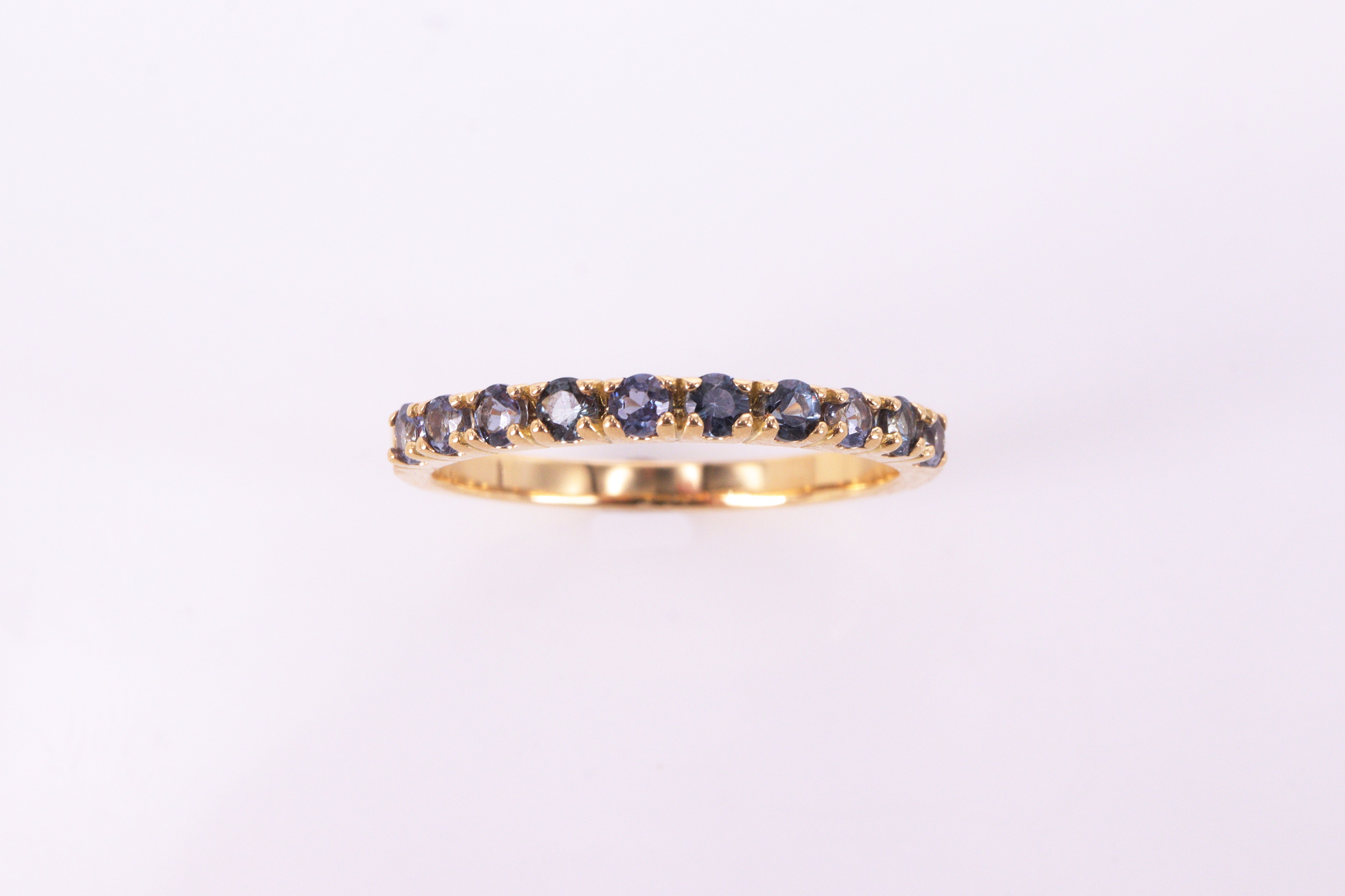 カラーチェンジガーネット K18YG エタニティリング 4本爪タイプ