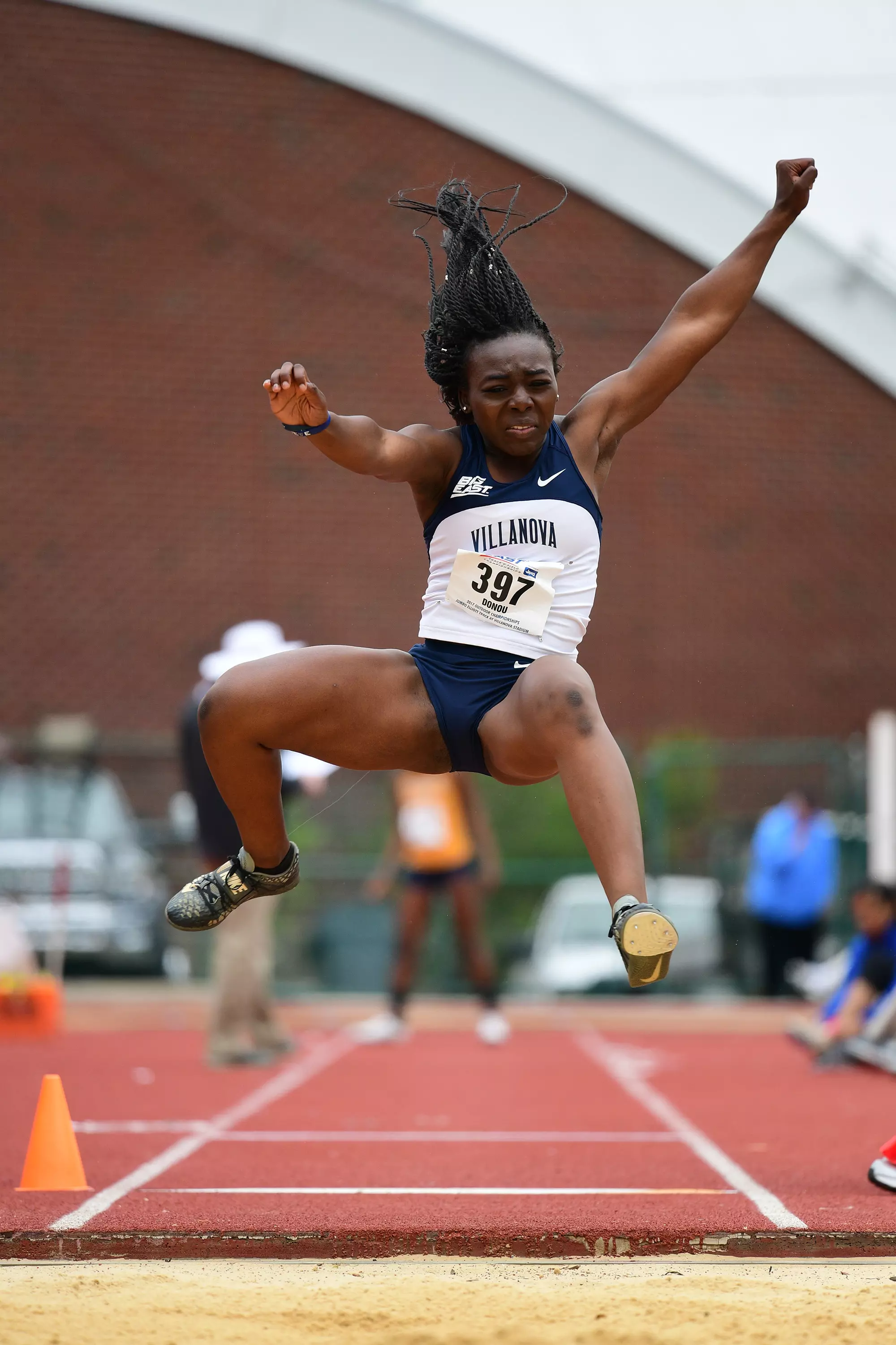 Amanda McNelis Places Fourth in Pole Vault at Larry Ellis