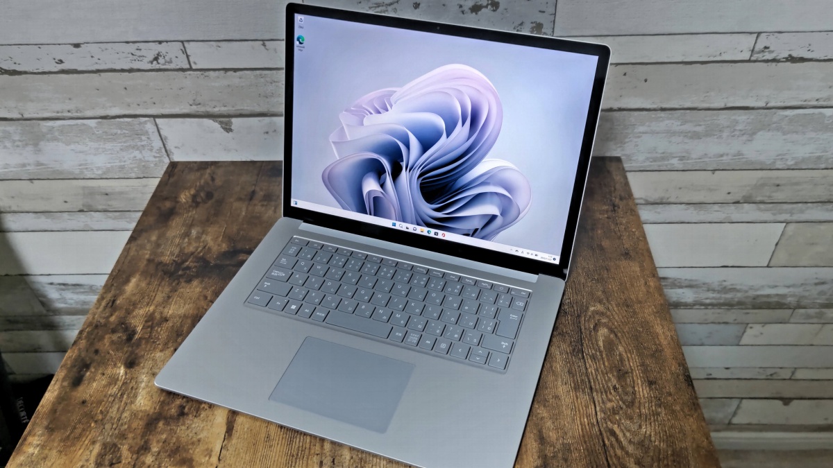 シンプル・イズ・ベスト！コスパ最強の大画面ノートPC「Surface Laptop