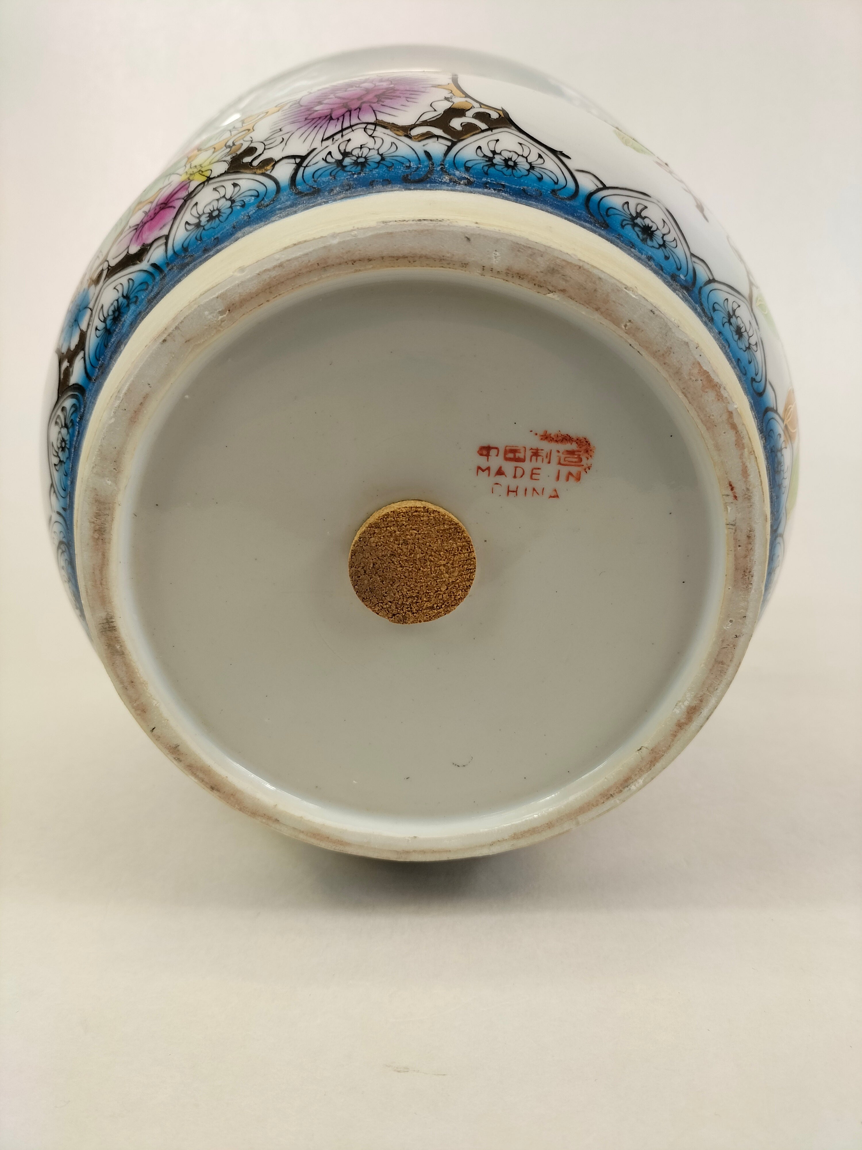 中国粉彩花卉花盆//千花纹- 20 世纪– Diddenantiques