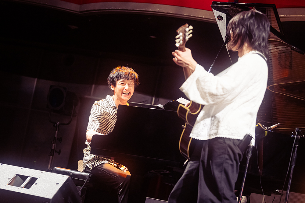 梁邦彦＆AKIHIDEが音で描いた月の景色。記念すべき初共演公演「Moon