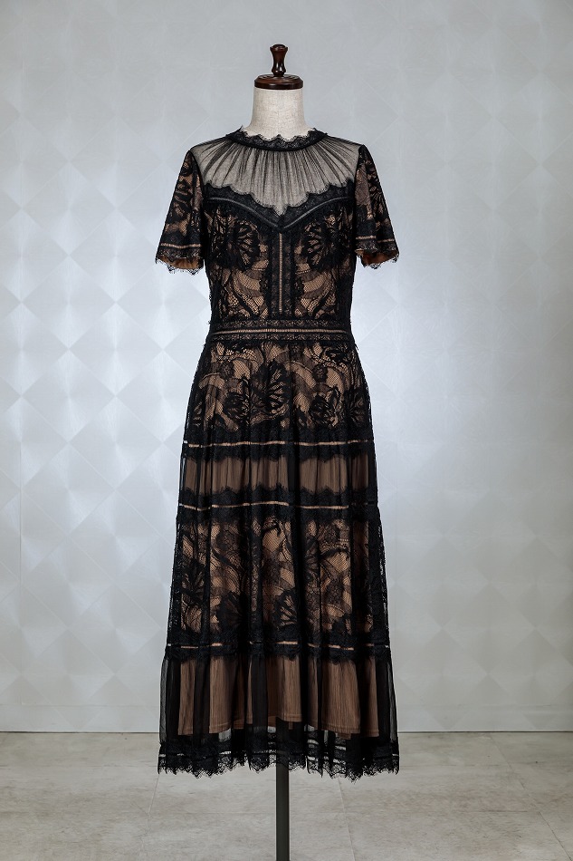TADASHI SHOJI タダシショウジ アドーアブラックドレス | 結婚式
