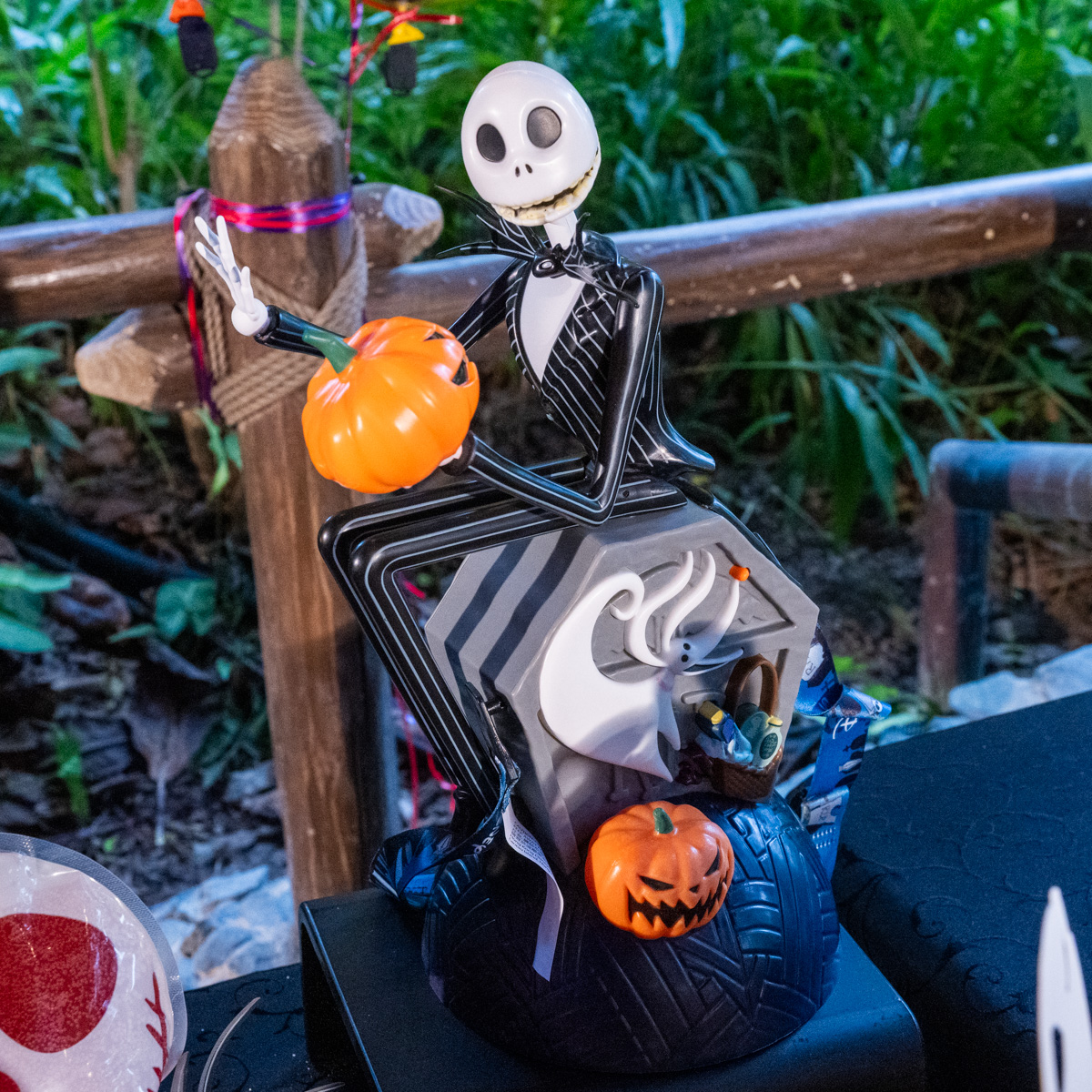 墓石に座るジャック・スケリントン！香港ディズニーランド