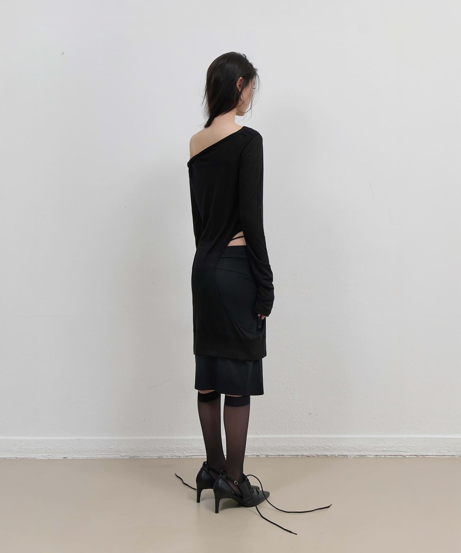 ojos ボタンスリットミディスカート/ブラック OJOS (オホス ) - ボタン