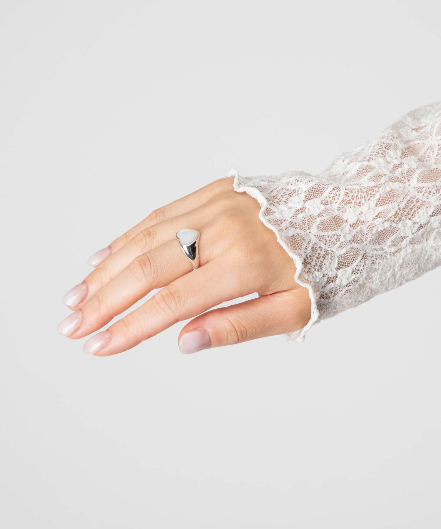 Annika Inez Annika Inez Mother of pearl heart ring Mother of pearl hea