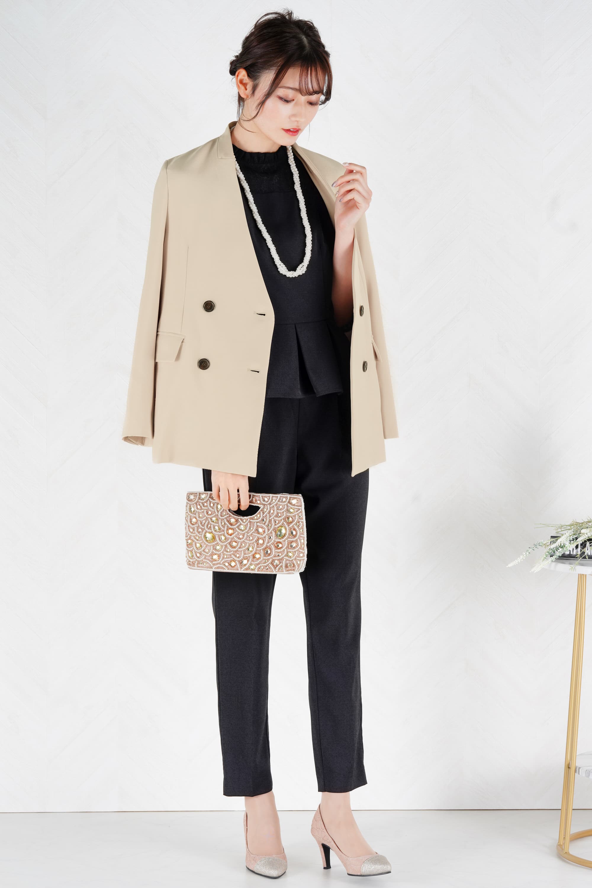 Dorry Doll ノーカラーダブルベージュジャケット (M) をレンタル