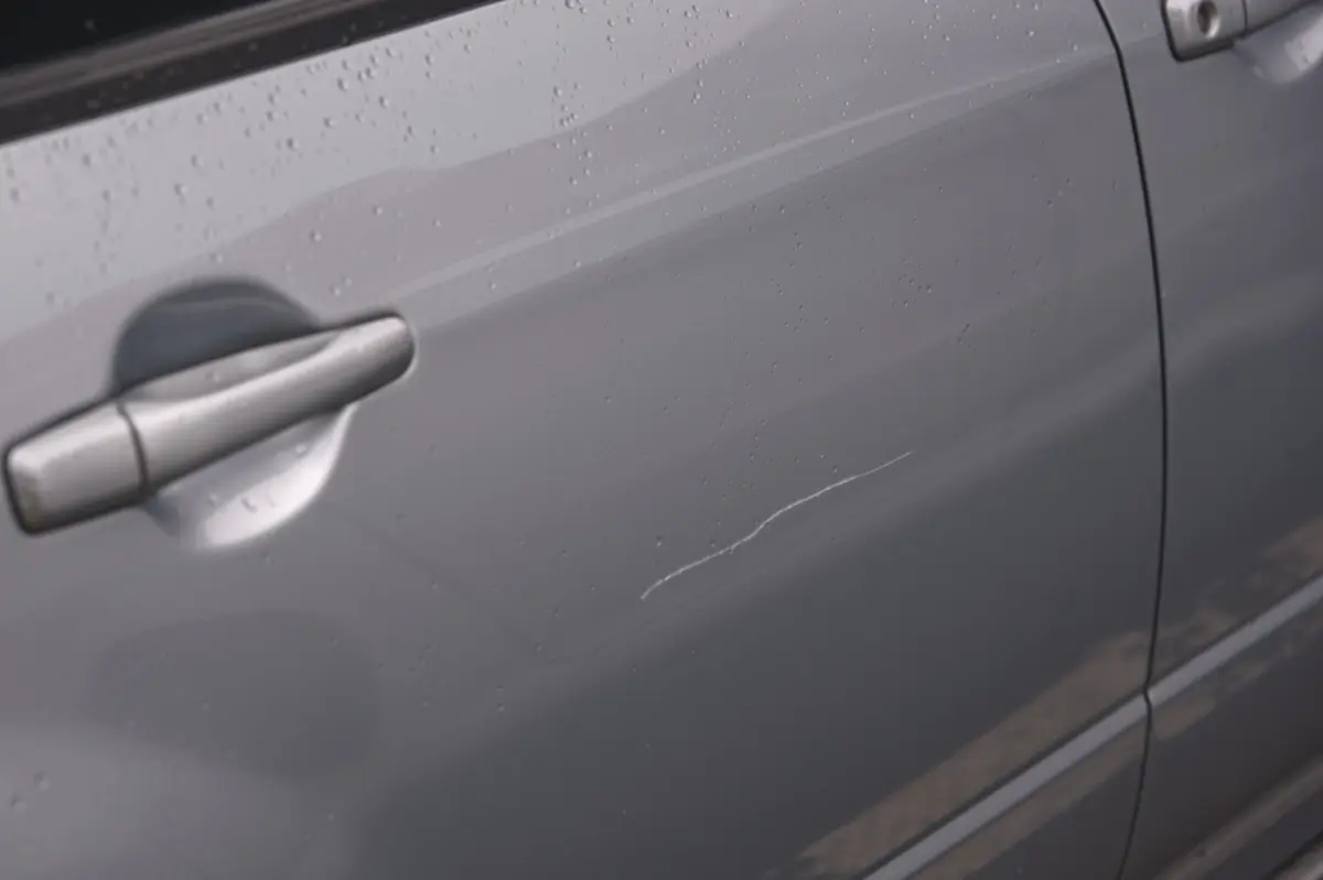 いつの間にか車に傷が！ こういうときも保険は適用される