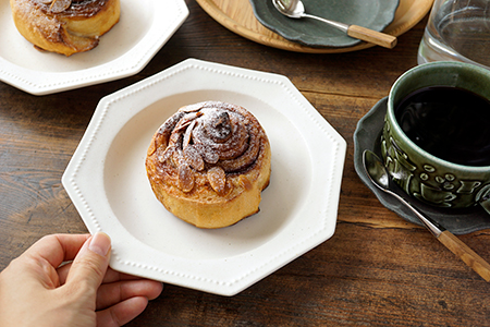 ク47 ホワイト 八角洋皿 中 - 益子焼の小さな窯元「よしざわ窯