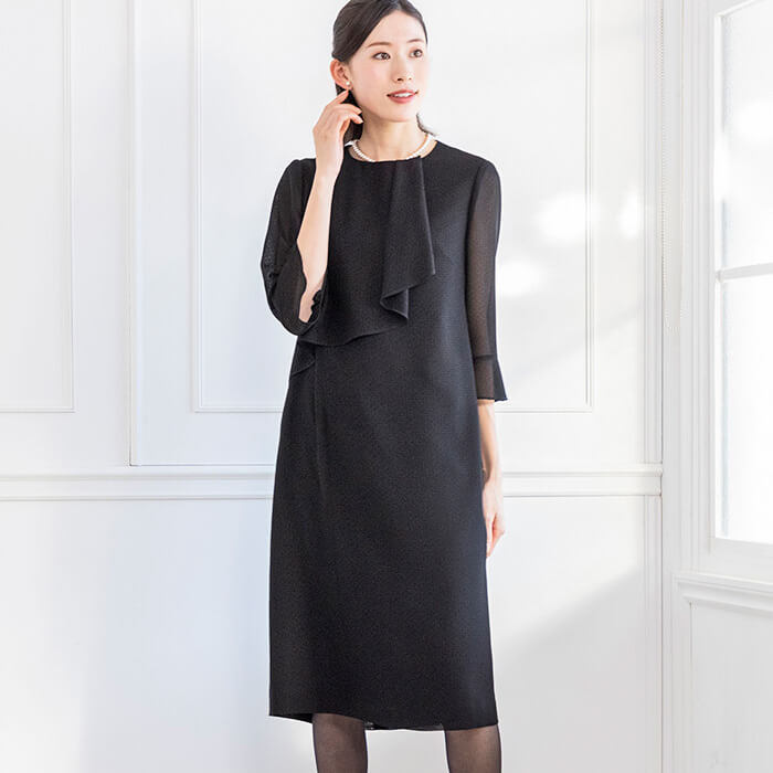 ノーカラーのリボン付アンサンブル 9号・ブラック｜東京ソワール