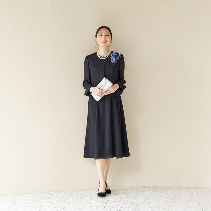 シンプルで上品な定番ネイビースーツ 13号・ネイビー｜東京ソワール