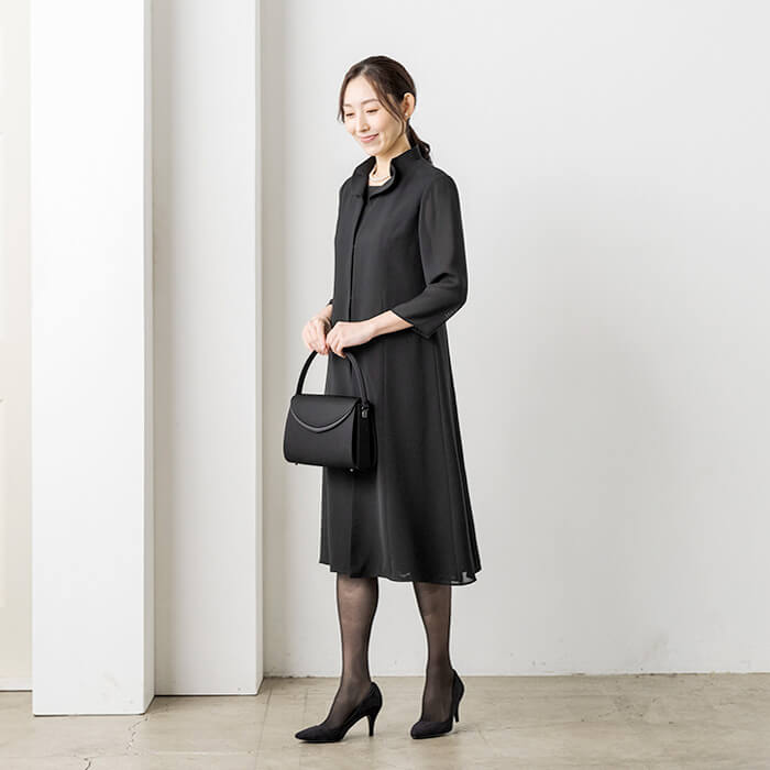 美しいフリルカラーの夏ワンピース 9号・ブラック｜東京ソワール