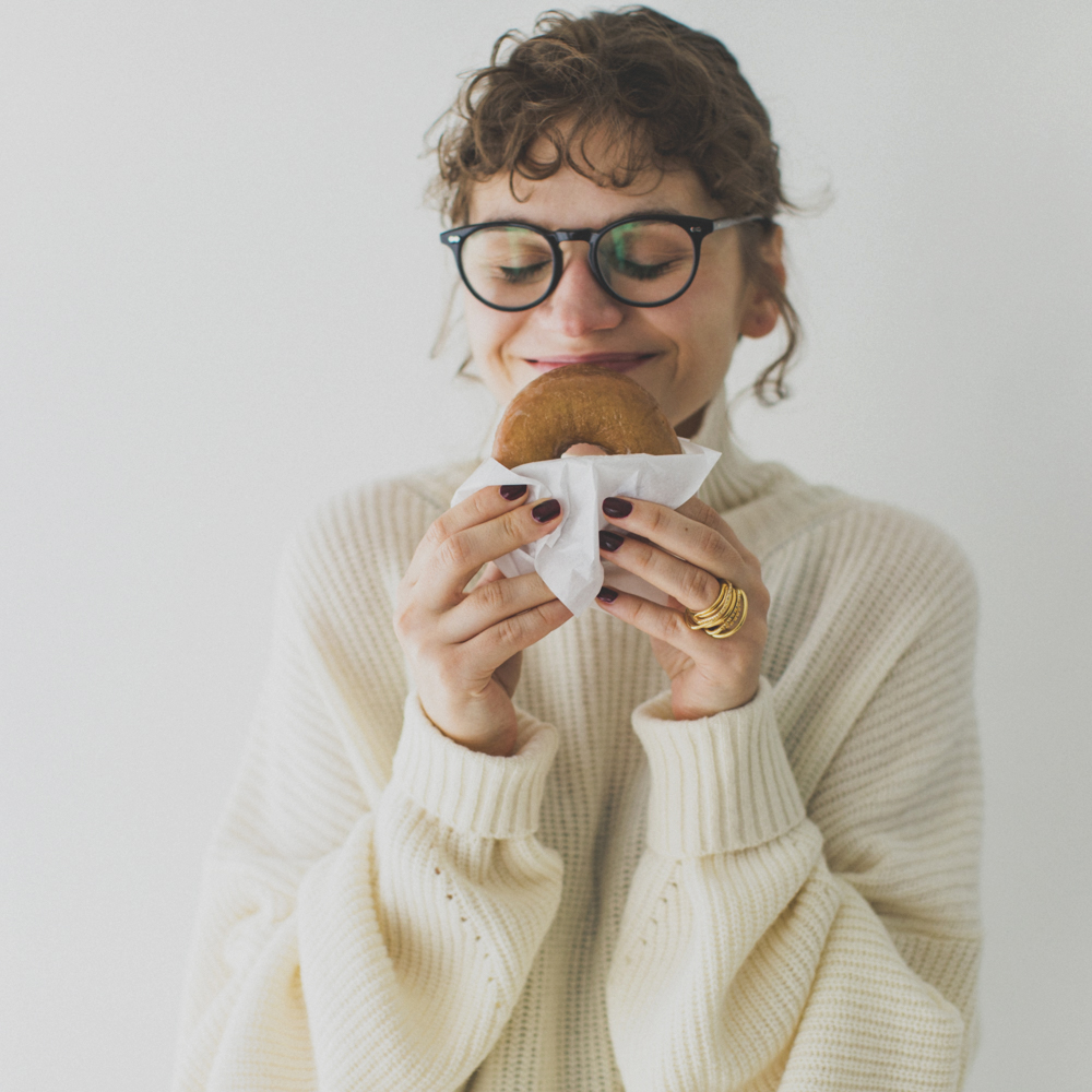 イオッセリアーニ》のスタックリングで指先にラグジュアリー感をプラス