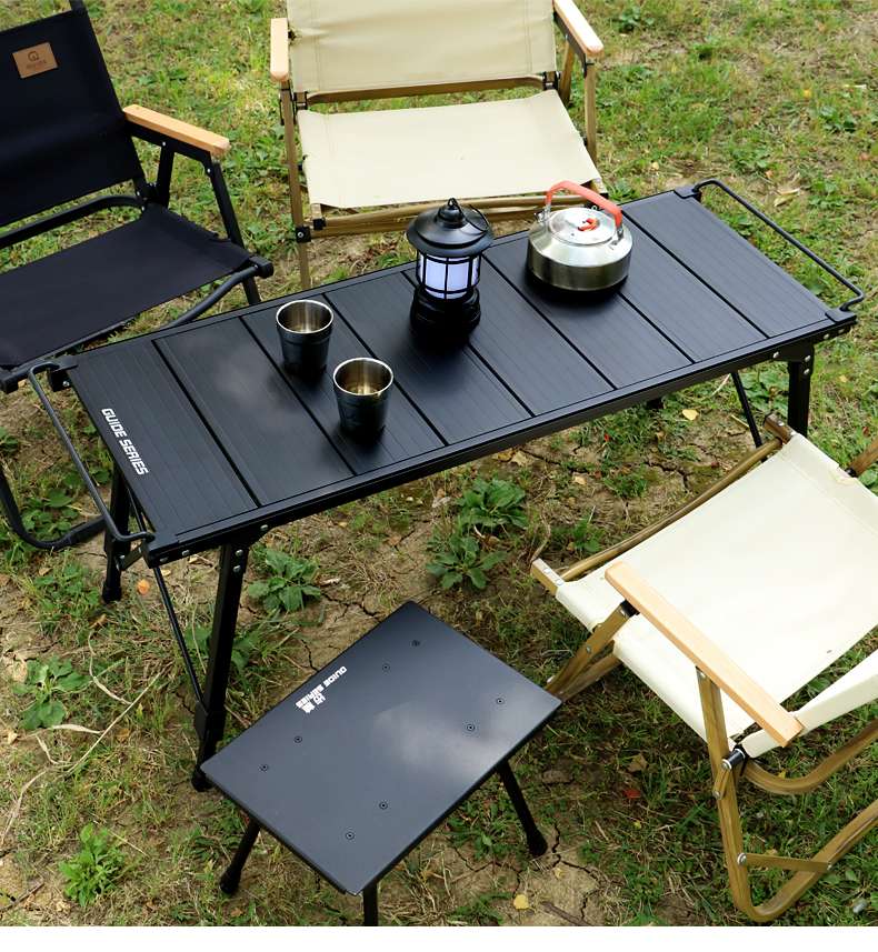 キャンプ料理をもっと楽しく！コンロも使えるサイズのテーブルの