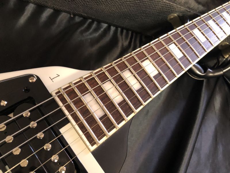 Flying V（メーカー不明／DuncanフロントPU・Schallerペグ） Flying V