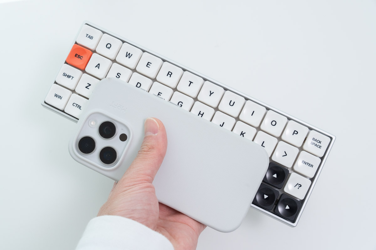 Geonix Rev.2レビュー｜47個のキーで白デスクはもっと自由になる。究極