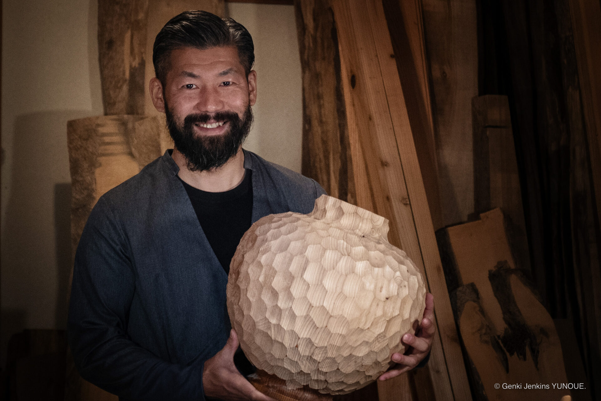 後戻りのできない世界！自らの手で彫る – 勝手に「霧島市肖像大使」