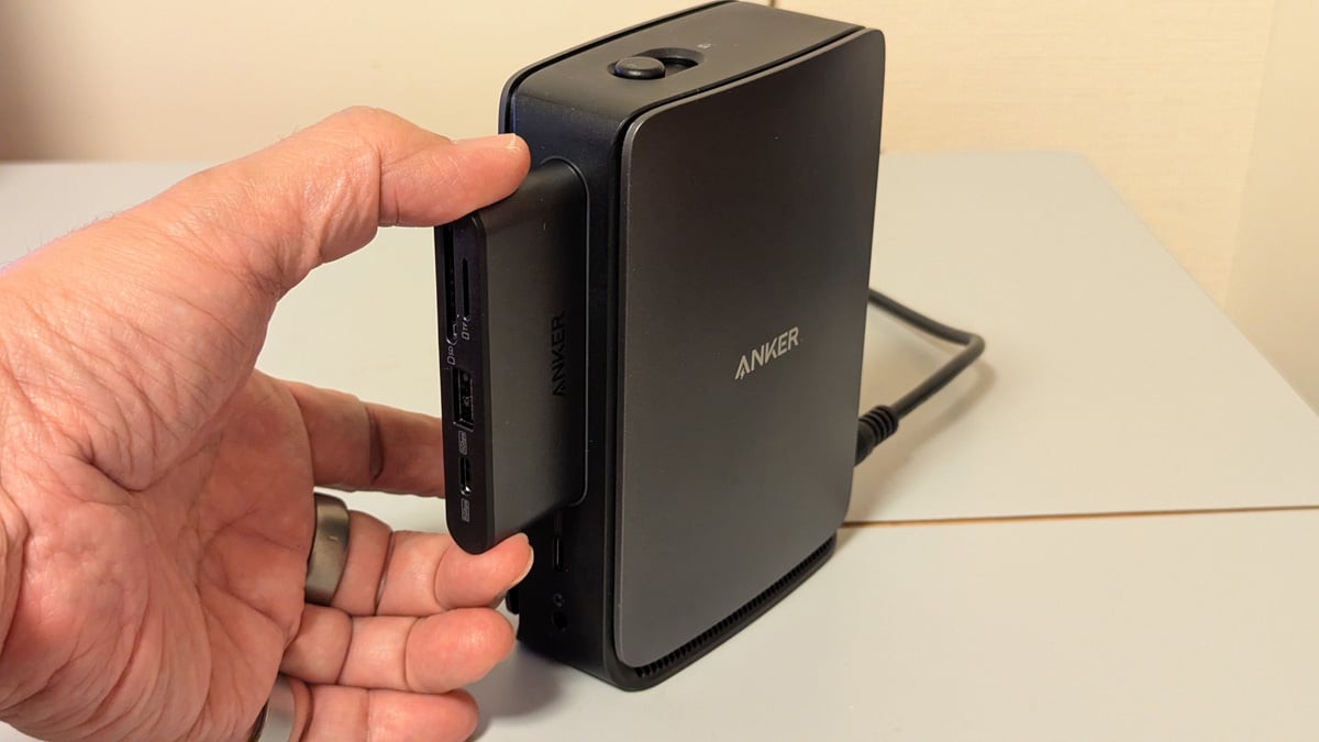 AnkerがUSB-Cハブを着脱して持ち運べる13-in-1ドッキングステーション
