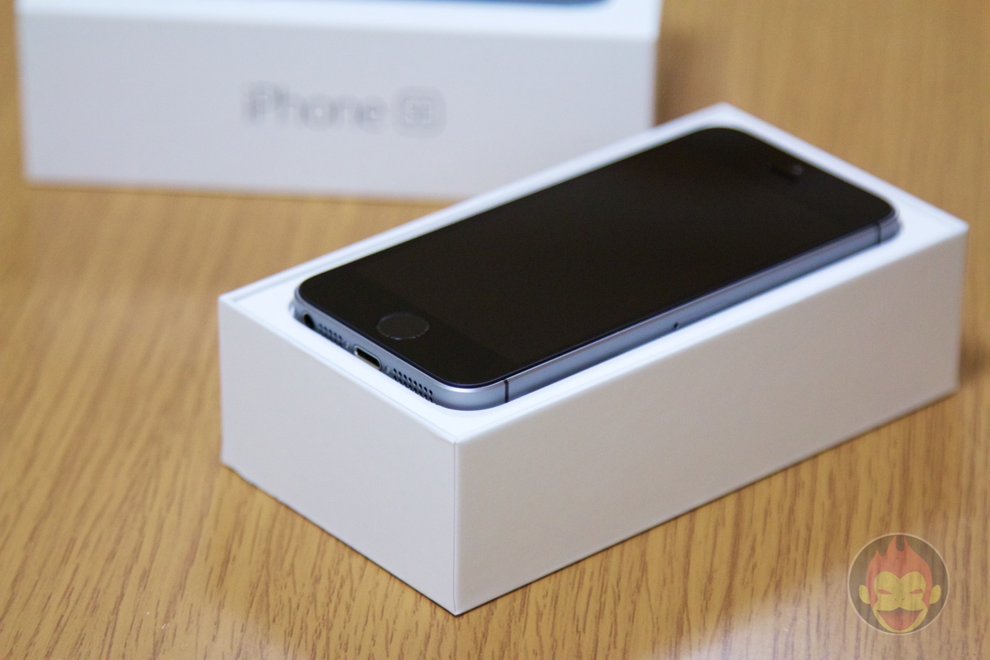 レビュー】「iPhone SE / 64GB / スペースグレイ」を入手！片手で操作