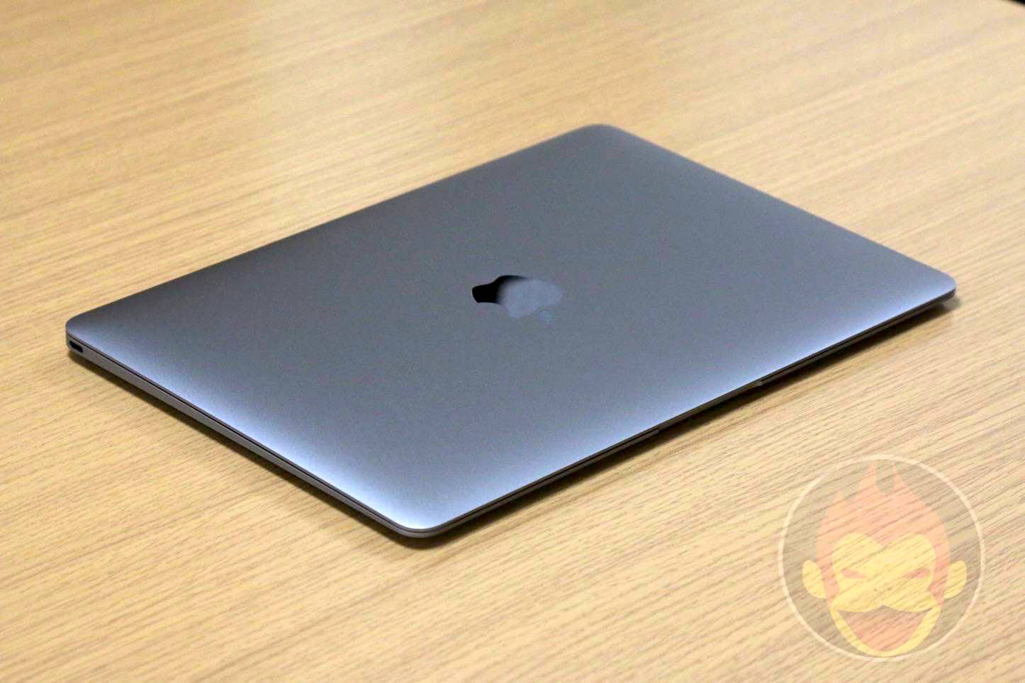 レビュー】薄くて美しい！12インチ型MacBookのスペースグレイモデルを