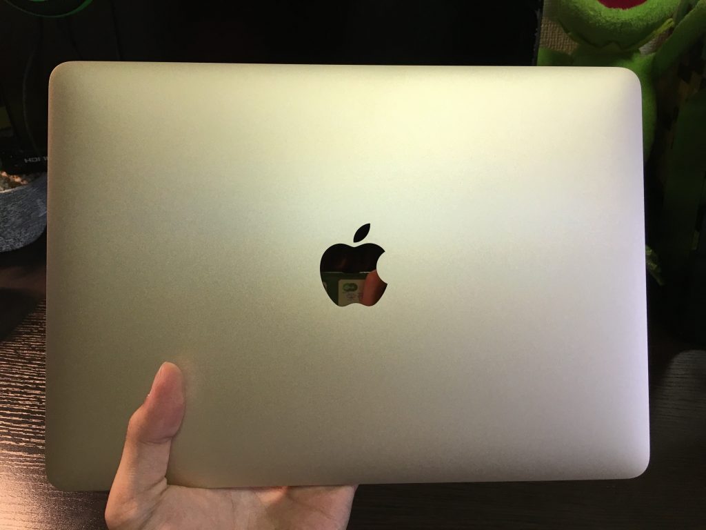 レビュー】持ち運びに特化した『MacBook 12インチ Early 2016』 の開封