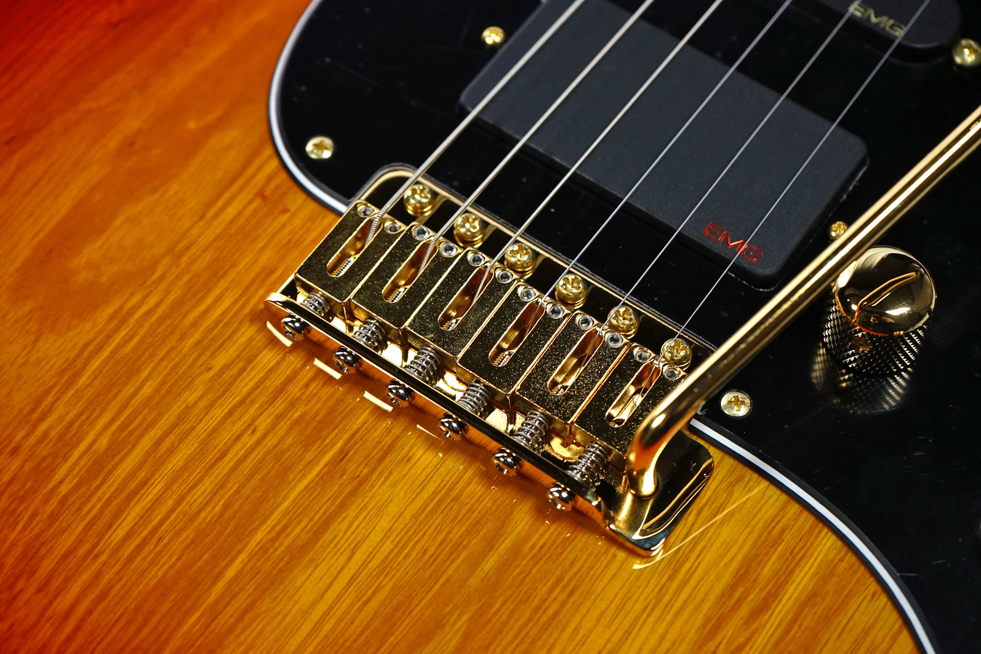 EMG×チェリーサンバーストのストラトタイプといえば？｜ギターマニア