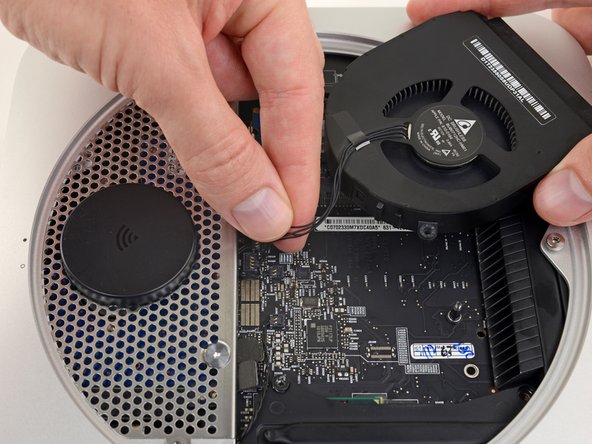 Mac mini Late 2012のアウターケースの交換 - iFixit 修理ガイド