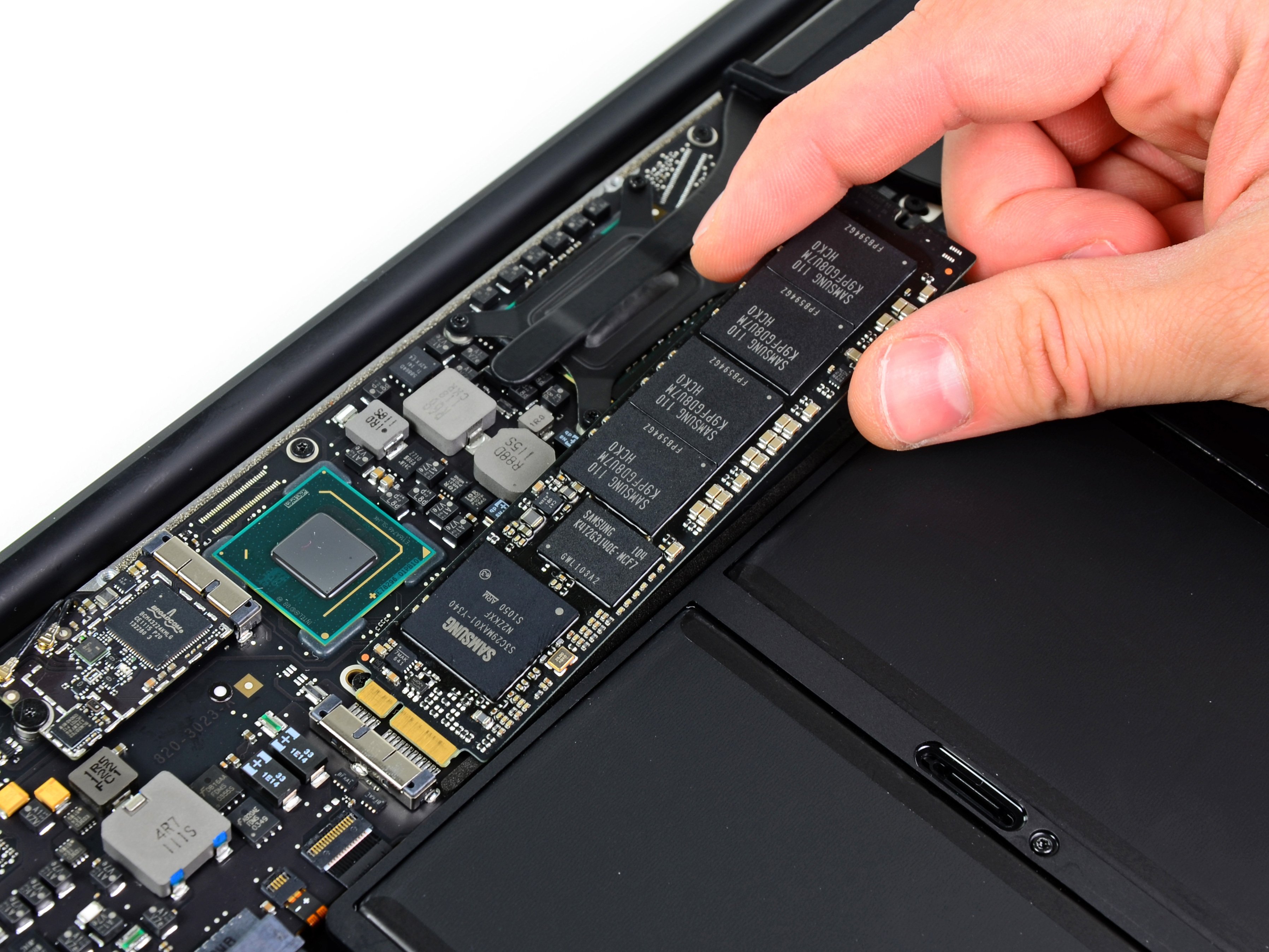 MacBook Air 13インチ Mid 2012 SSDの交換 - iFixit 修理ガイド