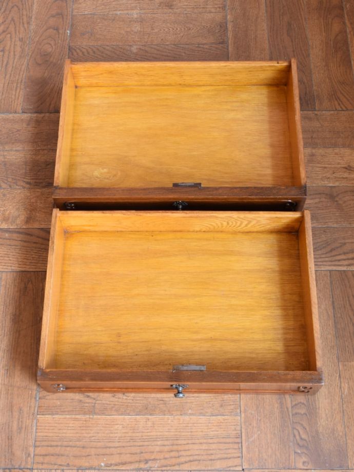 フランスから届いたアンティークデスク、両面使える美しいプレジデント