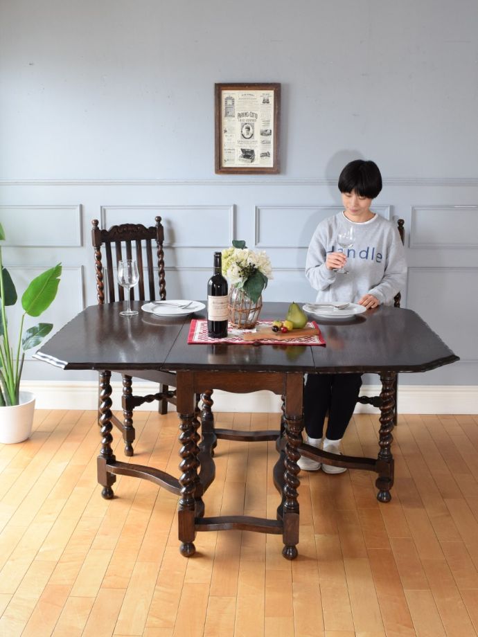 イギリスから届いたアンティークのゲートレッグテーブル、ツイスト足の