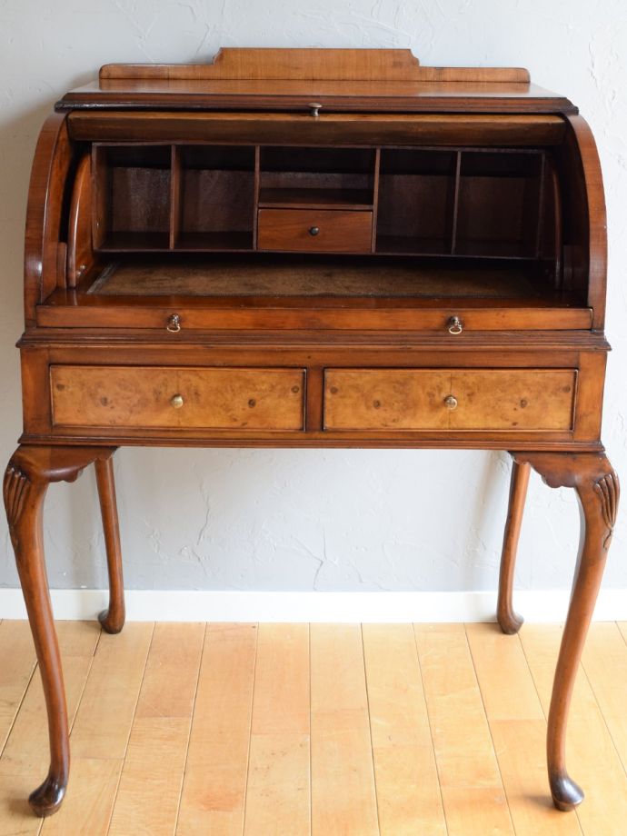 英国アンティークの美しいライティングビューロー、ウォールナット材の