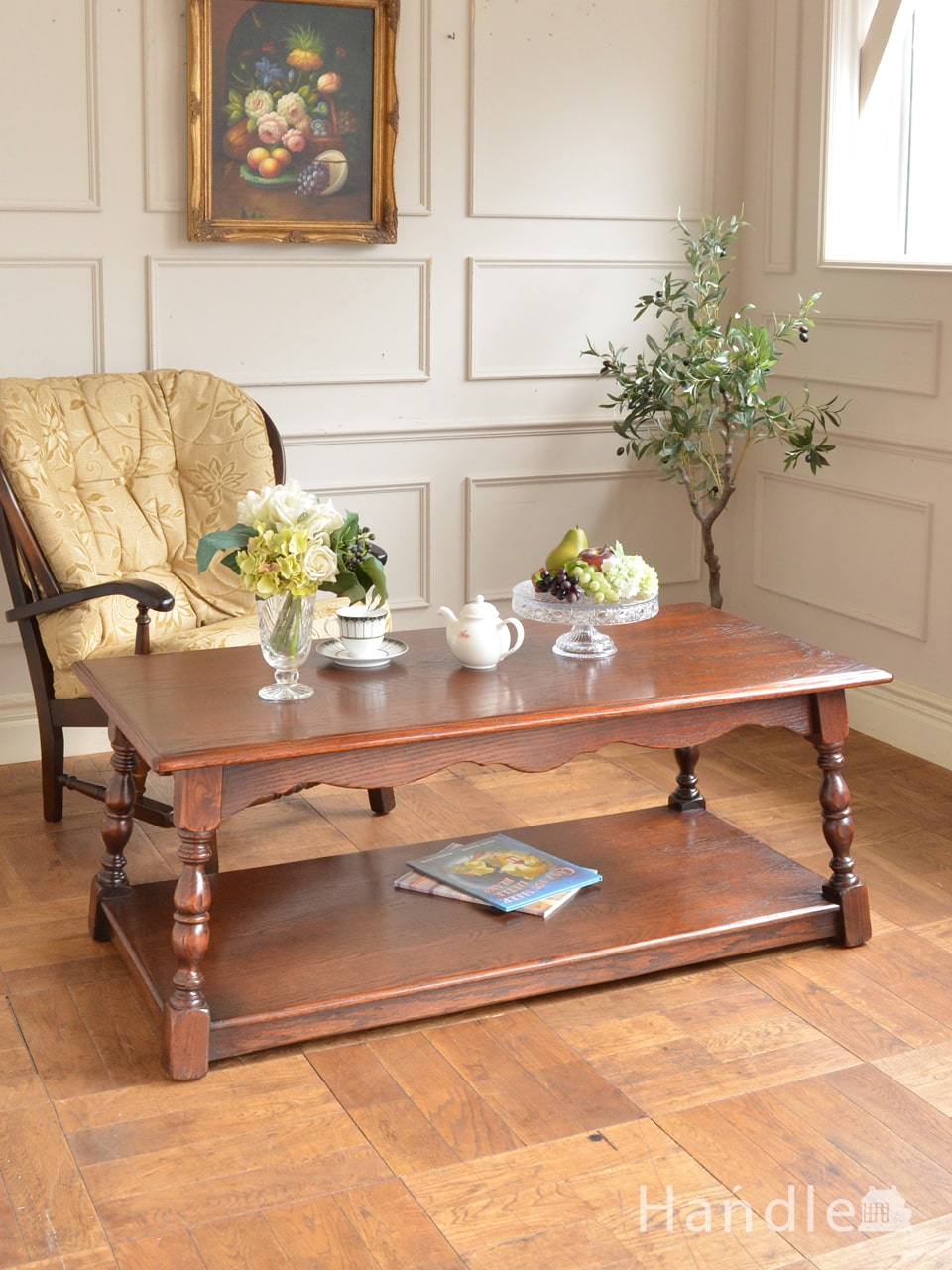 アンティークのコーヒーテーブル、イギリスで見つけた大きなロー