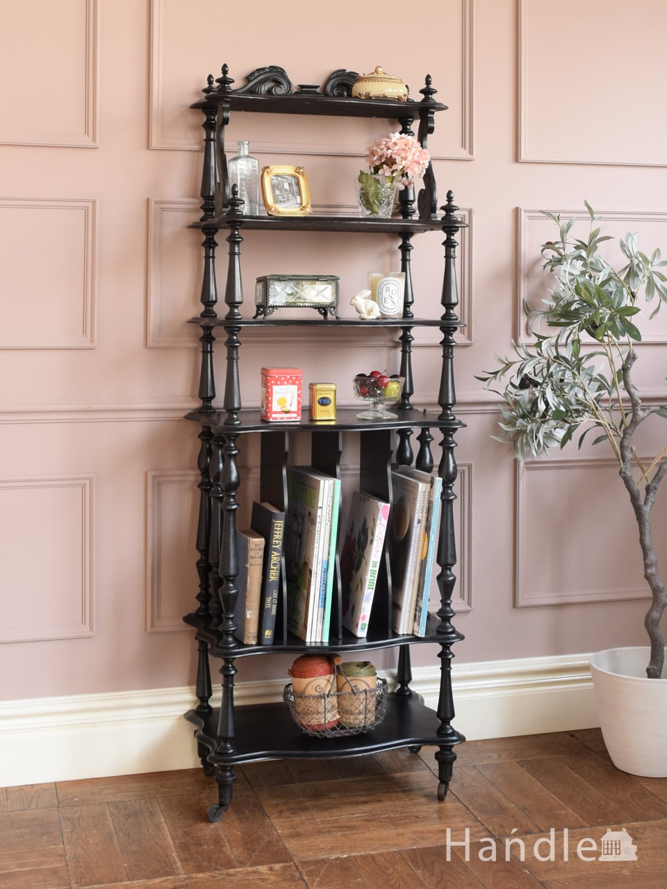 フランスで見つけた美しいアンティークシェルフ、オープンシェルフの