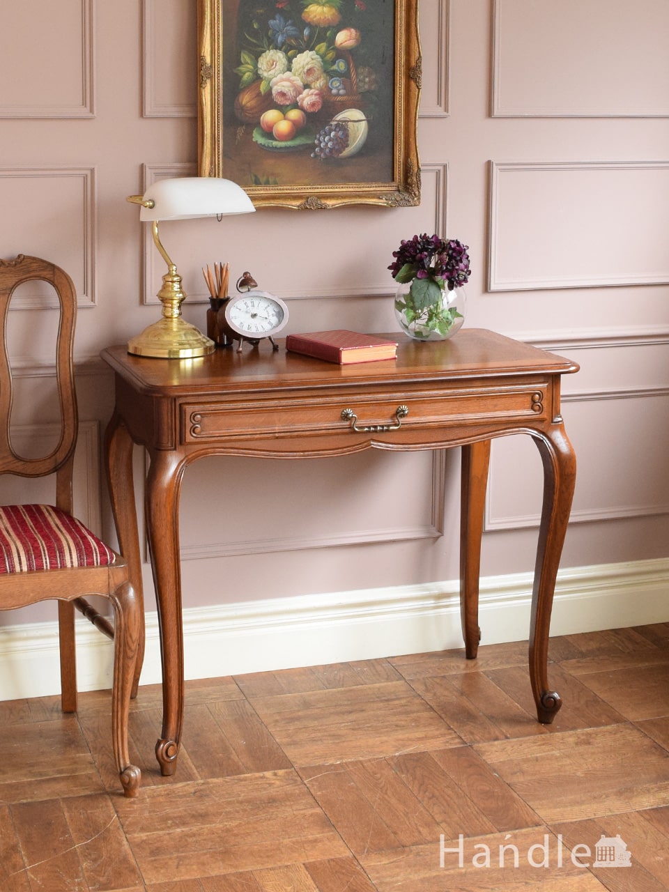 フランスから届いた優雅なアンティーク、美しい猫足のコンソールデスク