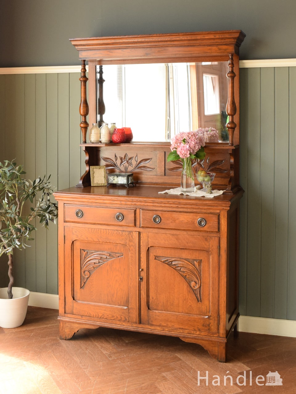 大きな鏡が付いた美しいアンティークのサイドボード、オーク材のミラー