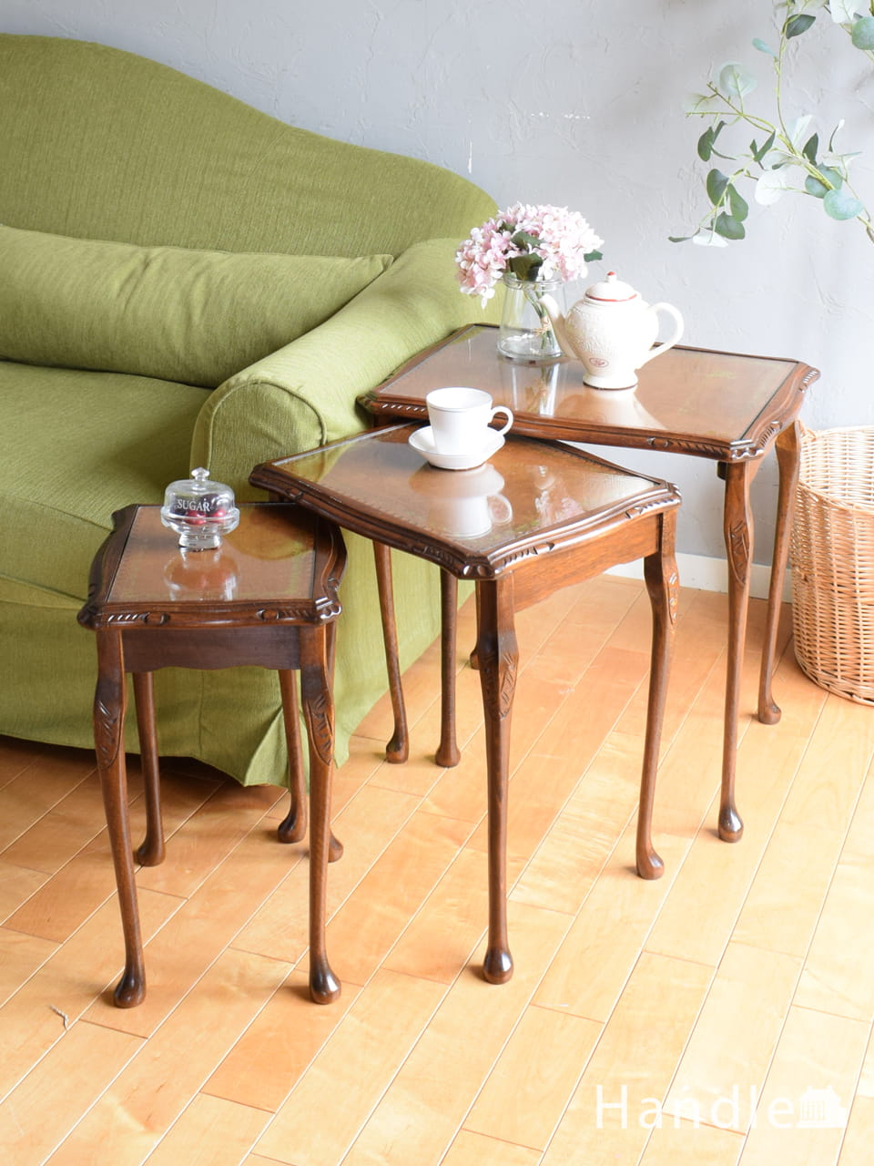 英国のアンティーク家具、クロウ＆ボールの脚が豪華なマホガニー材の