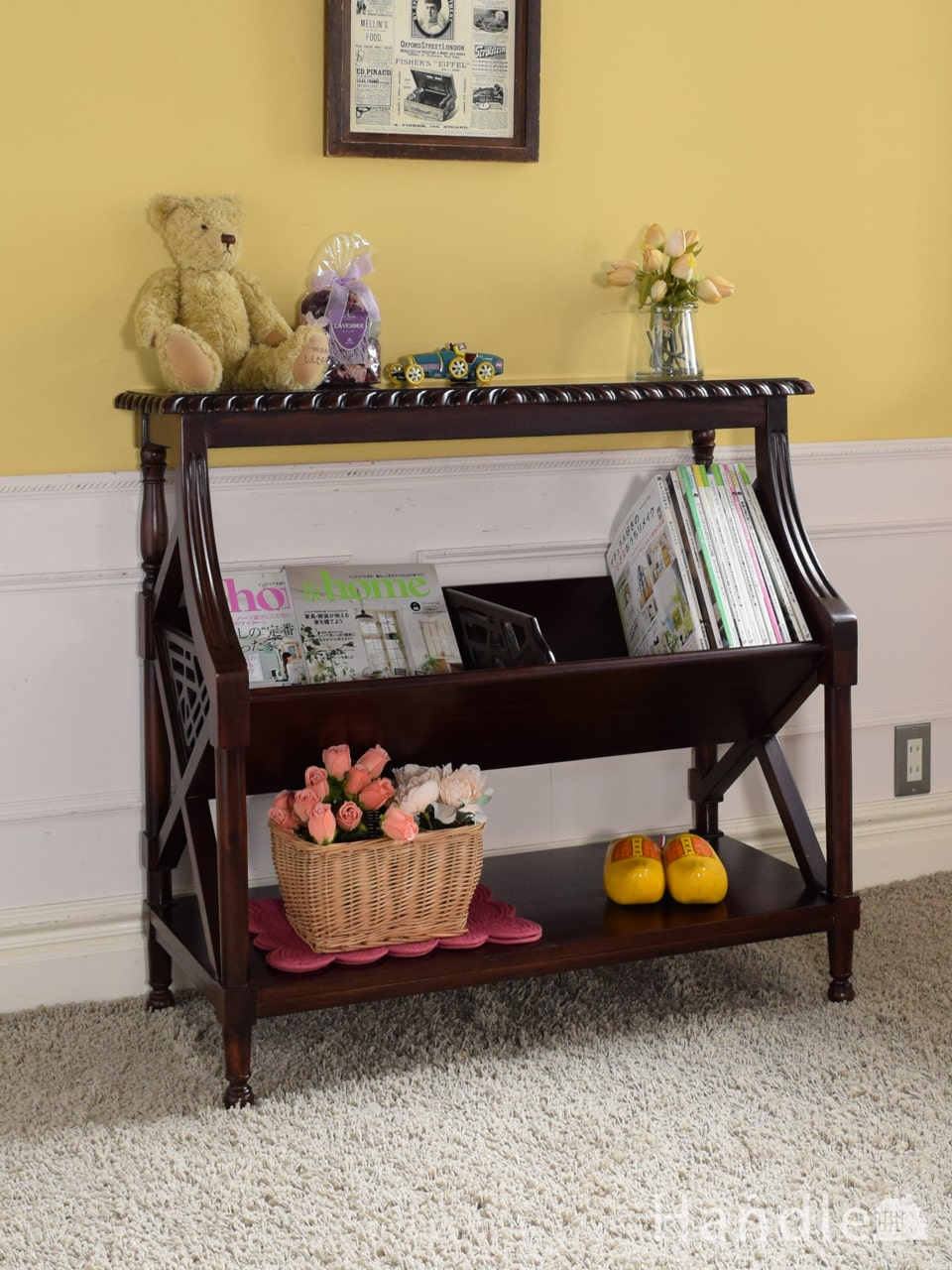 アンティーク風のおしゃれなマガジンラック、マホガニー材の