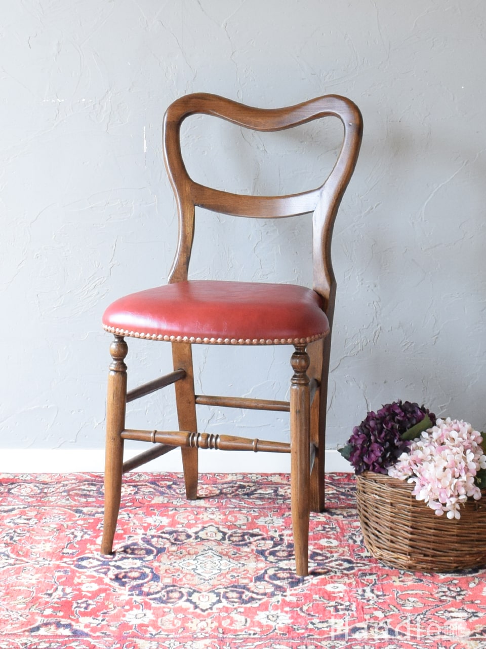 フランスから届いたアンティーク調の椅子、シャビーシックでおしゃれな