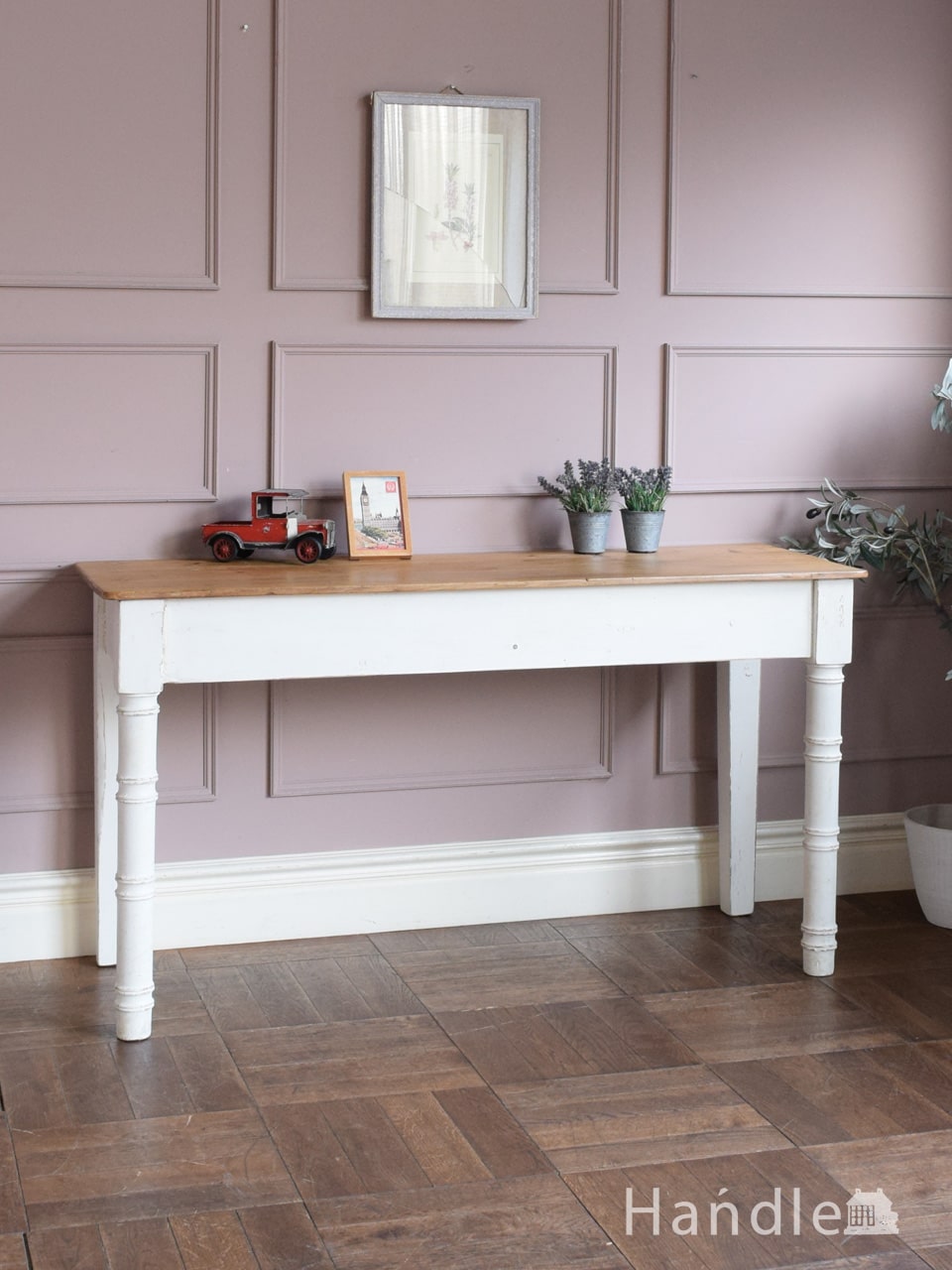 初めてのアンティーク家具にオススメ、グリーンの革張りのワイン