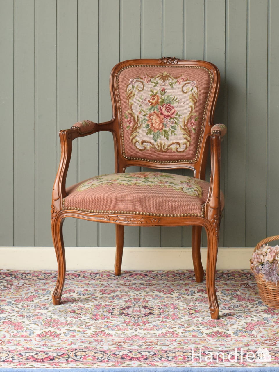 刺繍が美しいフランス生まれのアンティークプチポワンチェア（イエロー