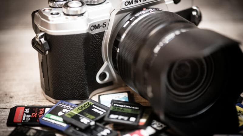 Best SD Memory Cards for OM System OM-5 (2026 Guide)