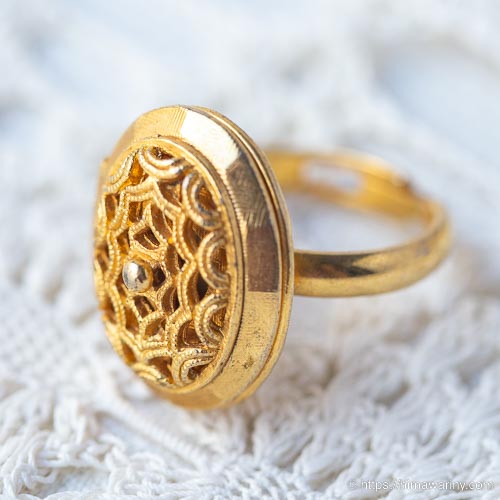 ヴィンテージ・ゴールデンフィリグリー・ロケット・ポイズン・リング